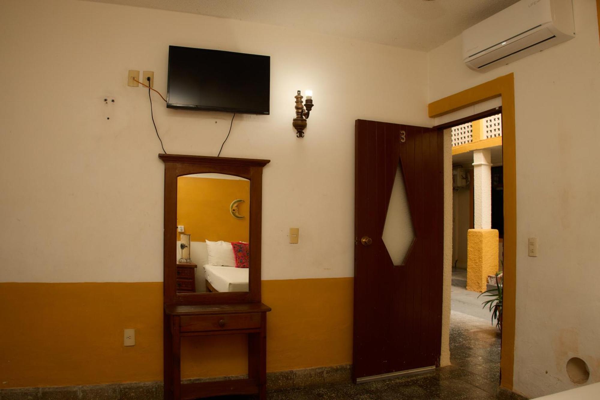 Hotel San Lorenzo Barra de Navidad Bagian luar foto