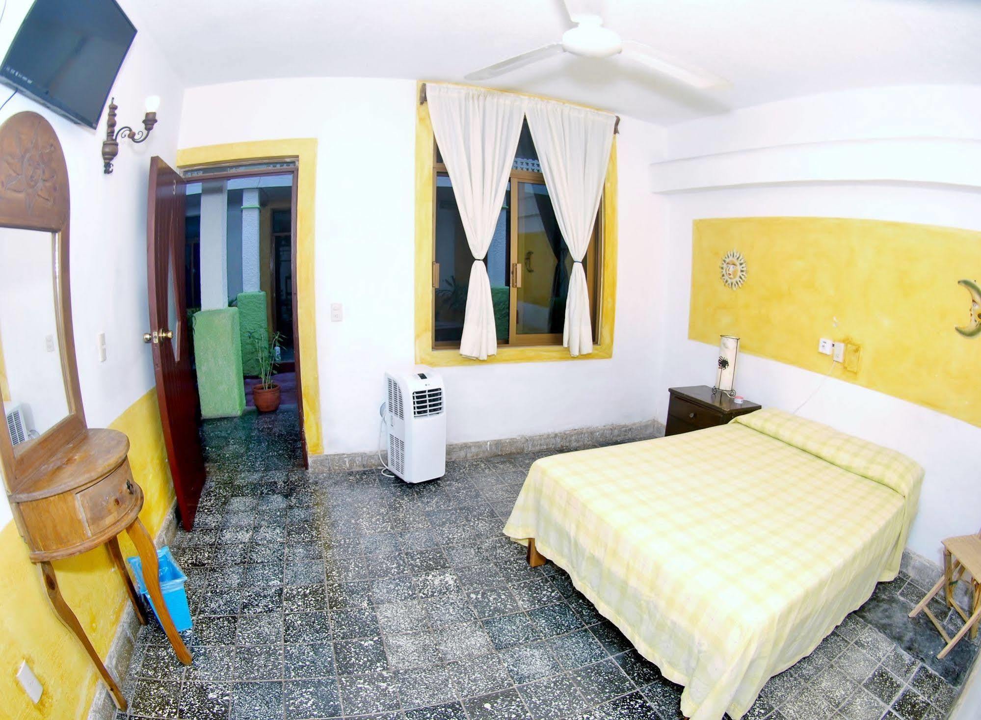 Hotel San Lorenzo Barra de Navidad Bagian luar foto